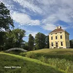 - Boutique Design In Apartamento