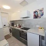 - Boutique Design In *