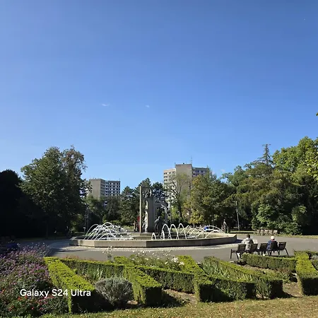 - Klimaanlage Whirpool Panoramafenster 5 Personen Kulturdenkmal Apartament